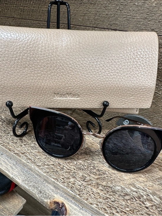Max Mara ILDE1 Cat Eye Sunglasses Black Gold Frame Italy $245 main image 2